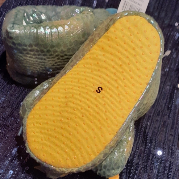 Toddlers dinosaur slippers new - Picture 2 of 4